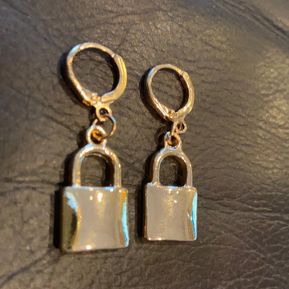 New PADLOCK pierced earrings NEW gold tone dangling - Picture 2 of 5